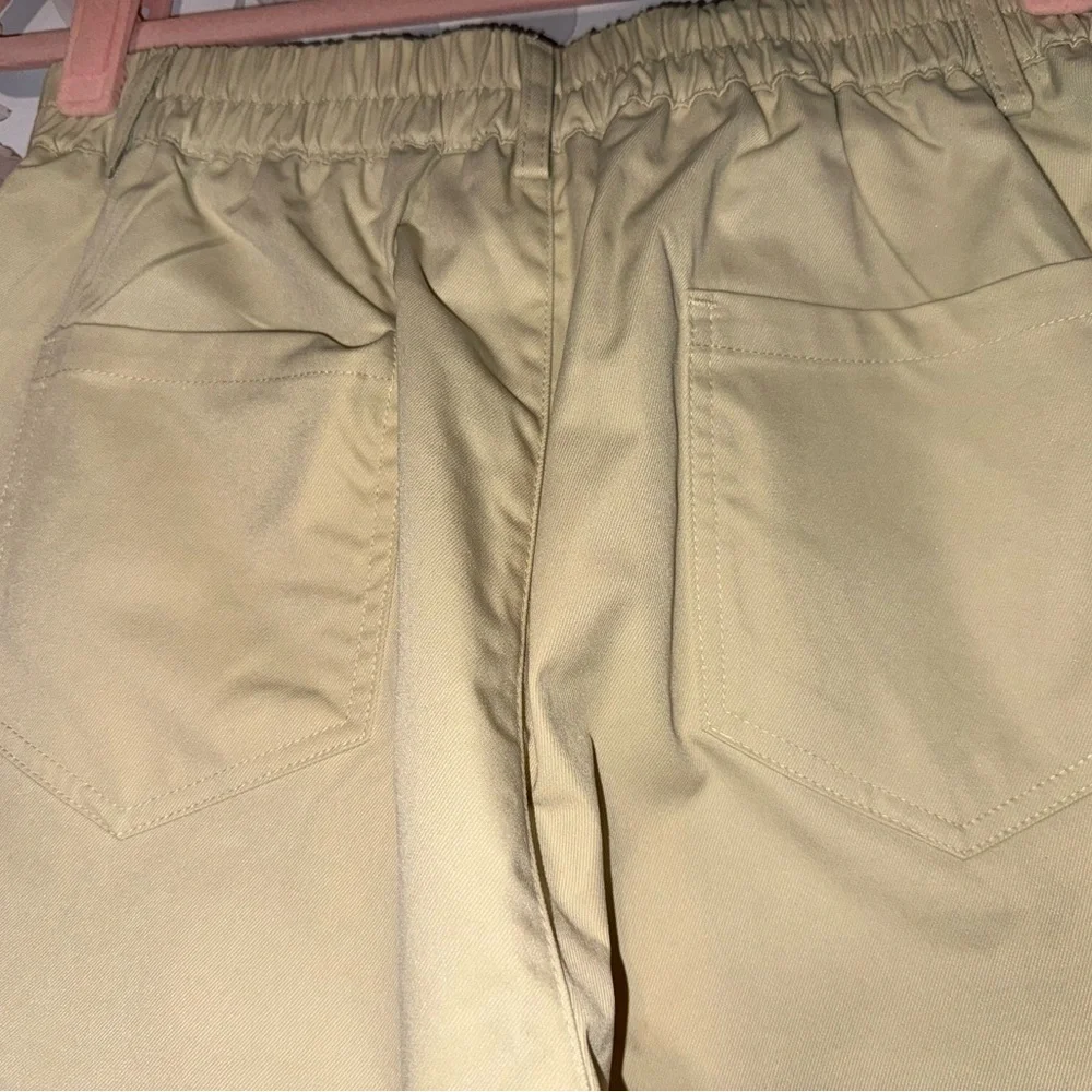 Trendy Beige Cargo Pants for Women - Classic Wide-Leg Style - Picture 5 of 6